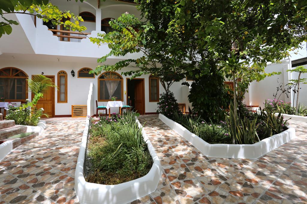 The Galapagos Pearl B&B Puerto Ayora  Exterior photo