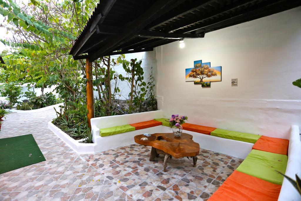 The Galapagos Pearl B&B Puerto Ayora  Exterior photo